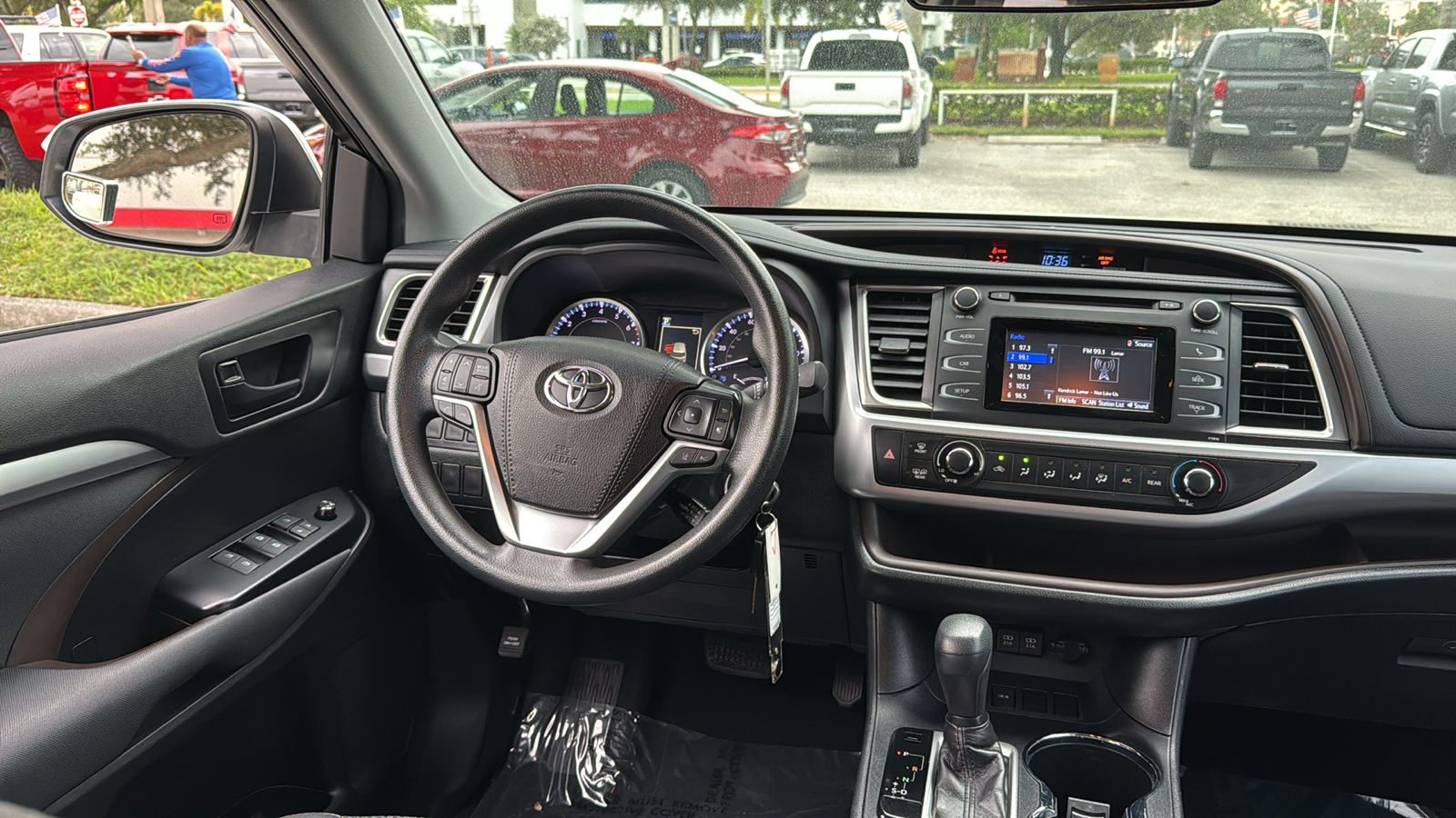 2019 Toyota Highlander LE 14