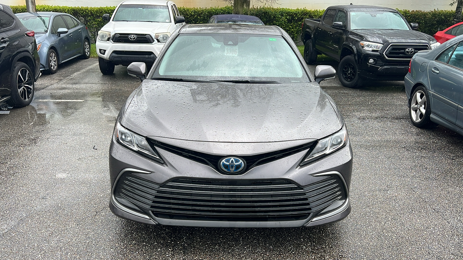 2023 Toyota Camry Hybrid LE 2