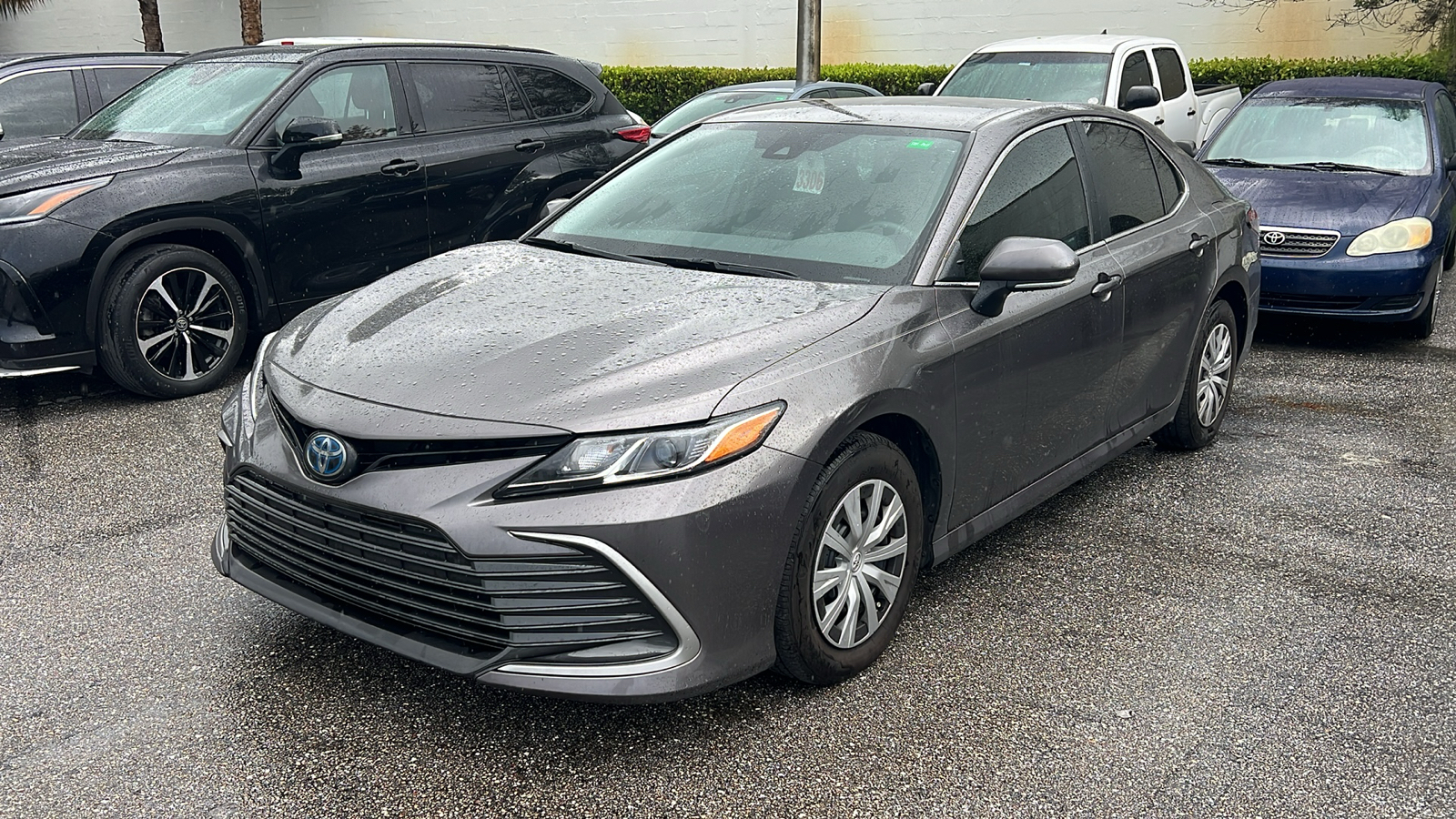 2023 Toyota Camry Hybrid LE 3