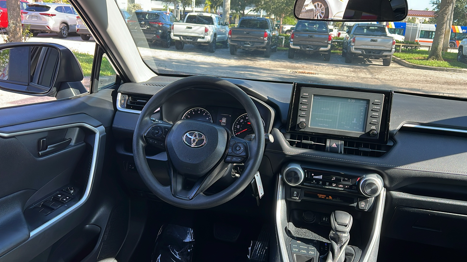 2019 Toyota RAV4 LE 14