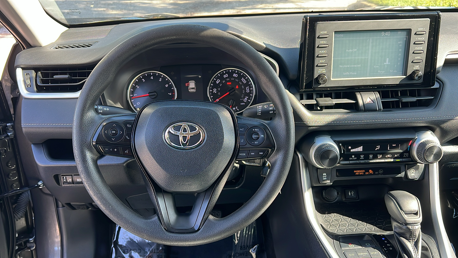 2019 Toyota RAV4 LE 19