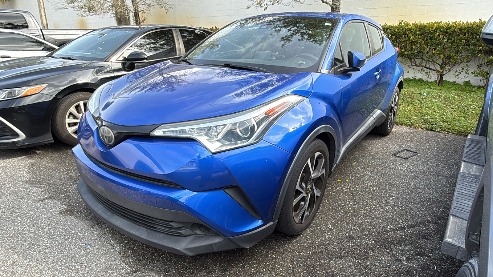 2019 Toyota C-HR XLE 3