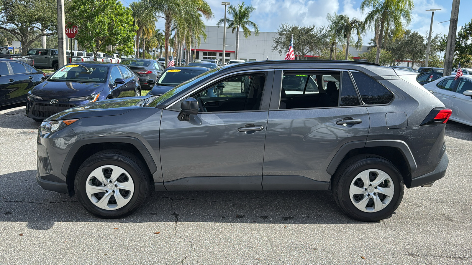 2020 Toyota RAV4 LE 4