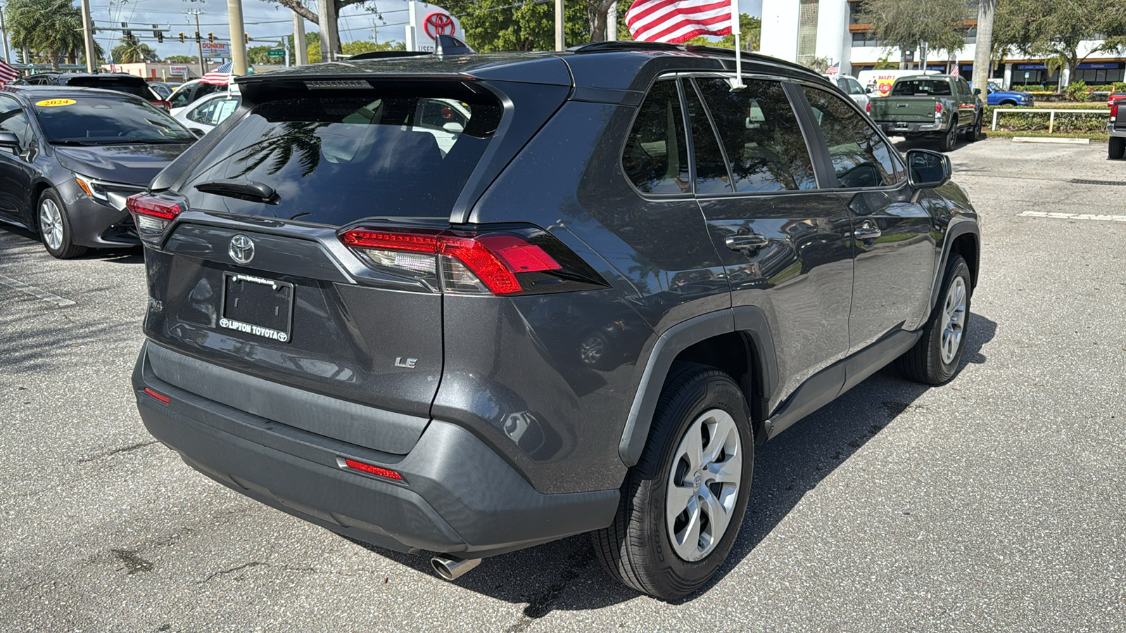 2020 Toyota RAV4 LE 10