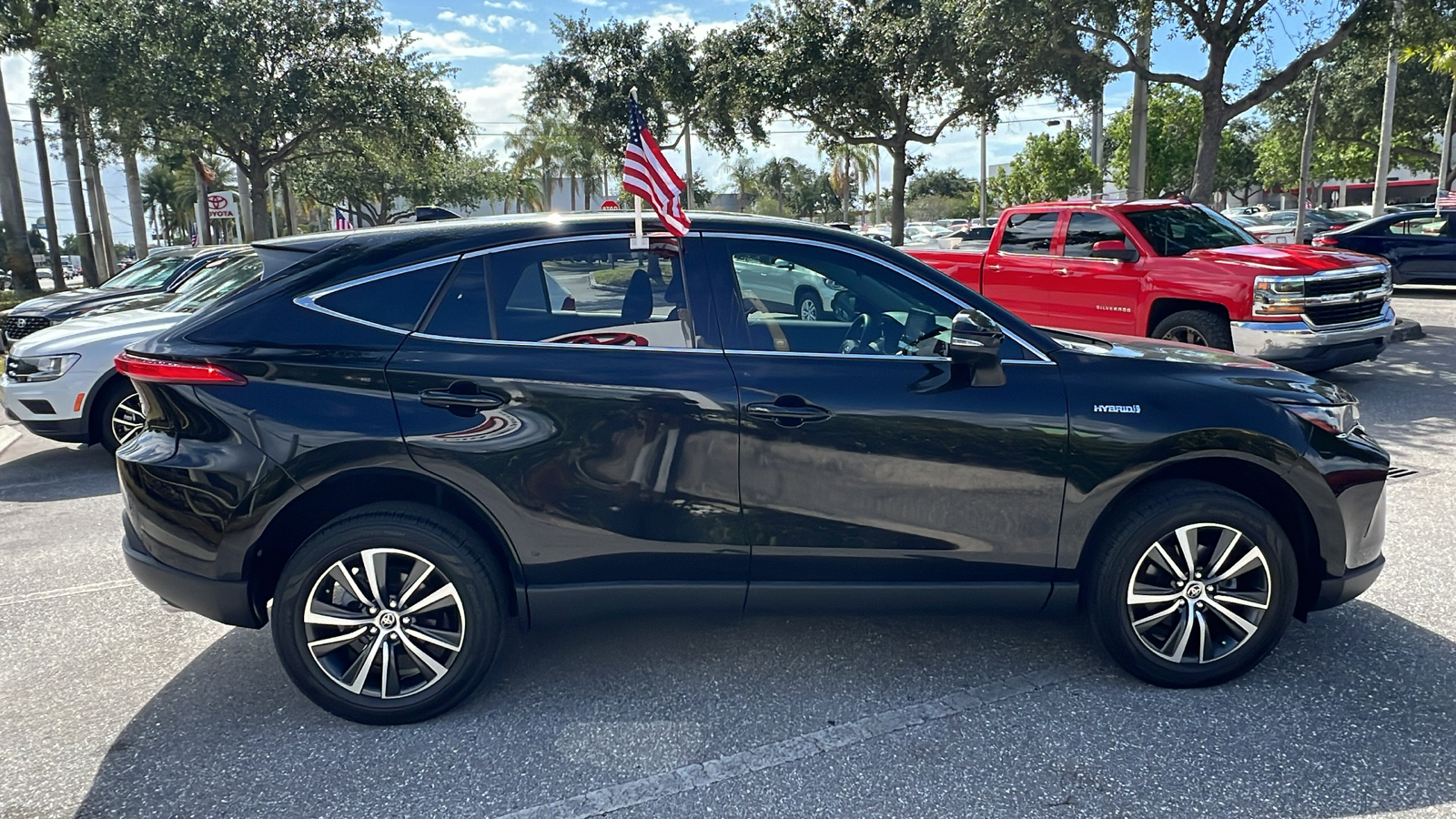 2021 Toyota Venza LE 12