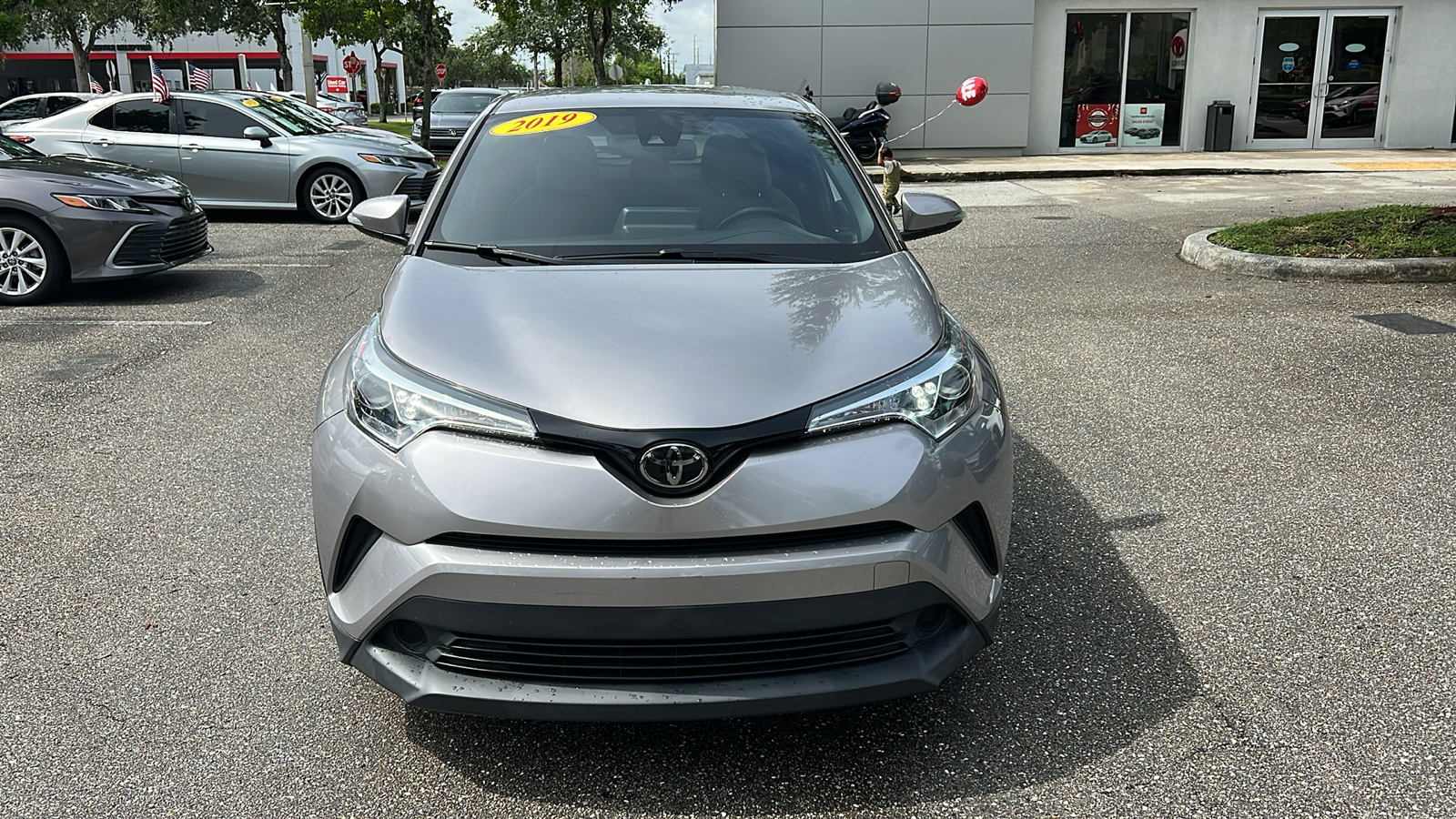 2019 Toyota C-HR XLE 2