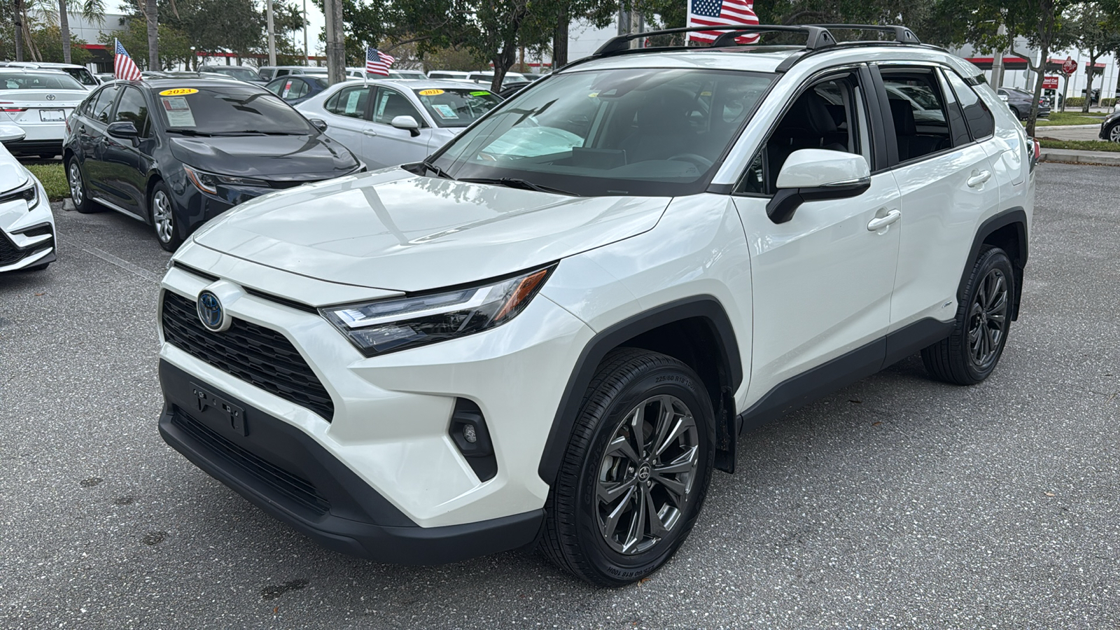 2022 Toyota RAV4 Hybrid XLE Premium 3