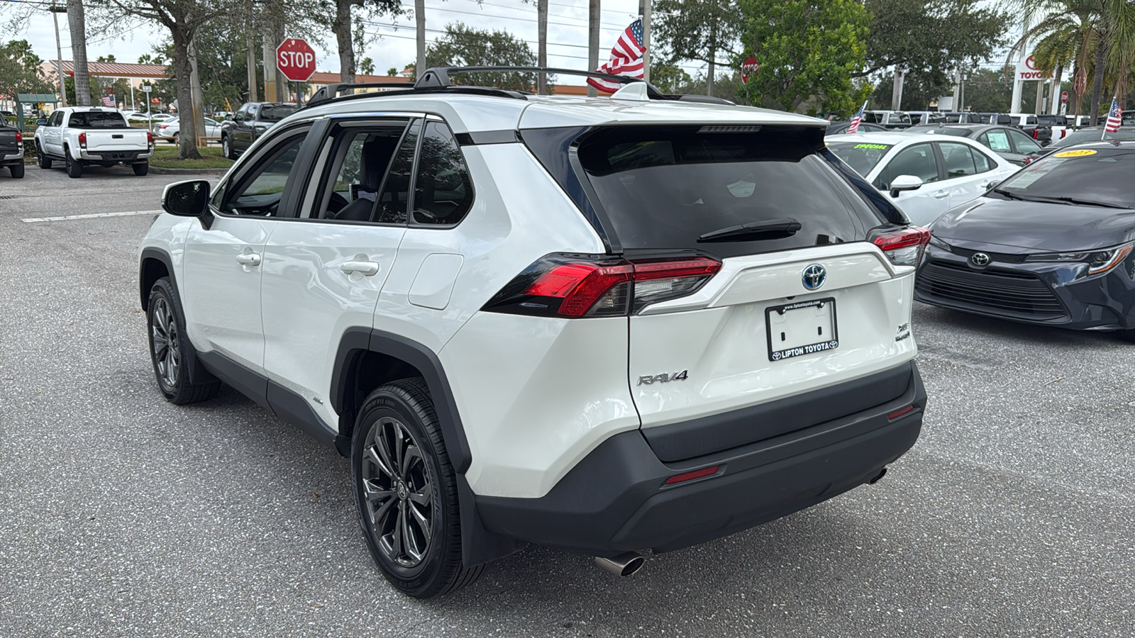 2022 Toyota RAV4 Hybrid XLE Premium 5