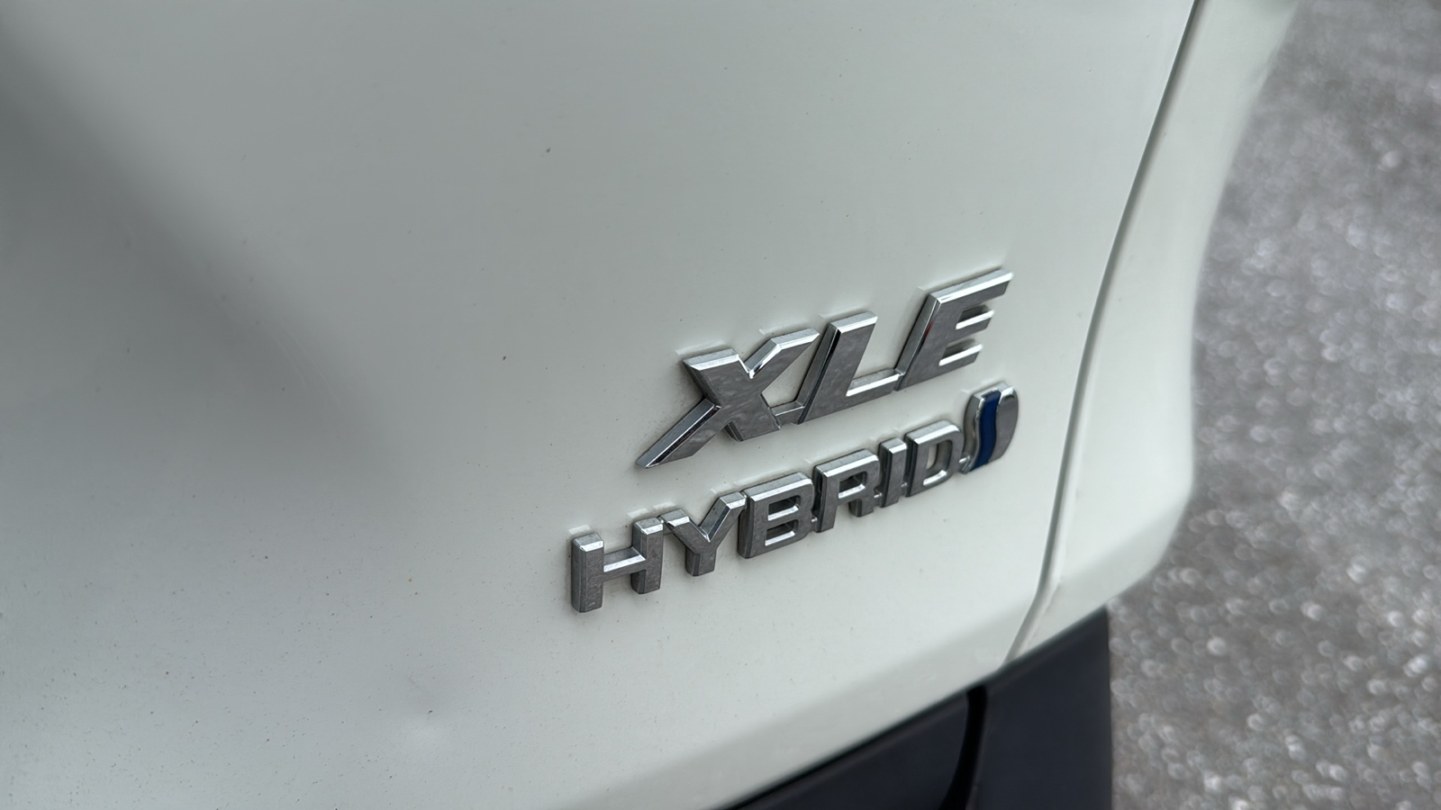 2022 Toyota RAV4 Hybrid XLE Premium 8