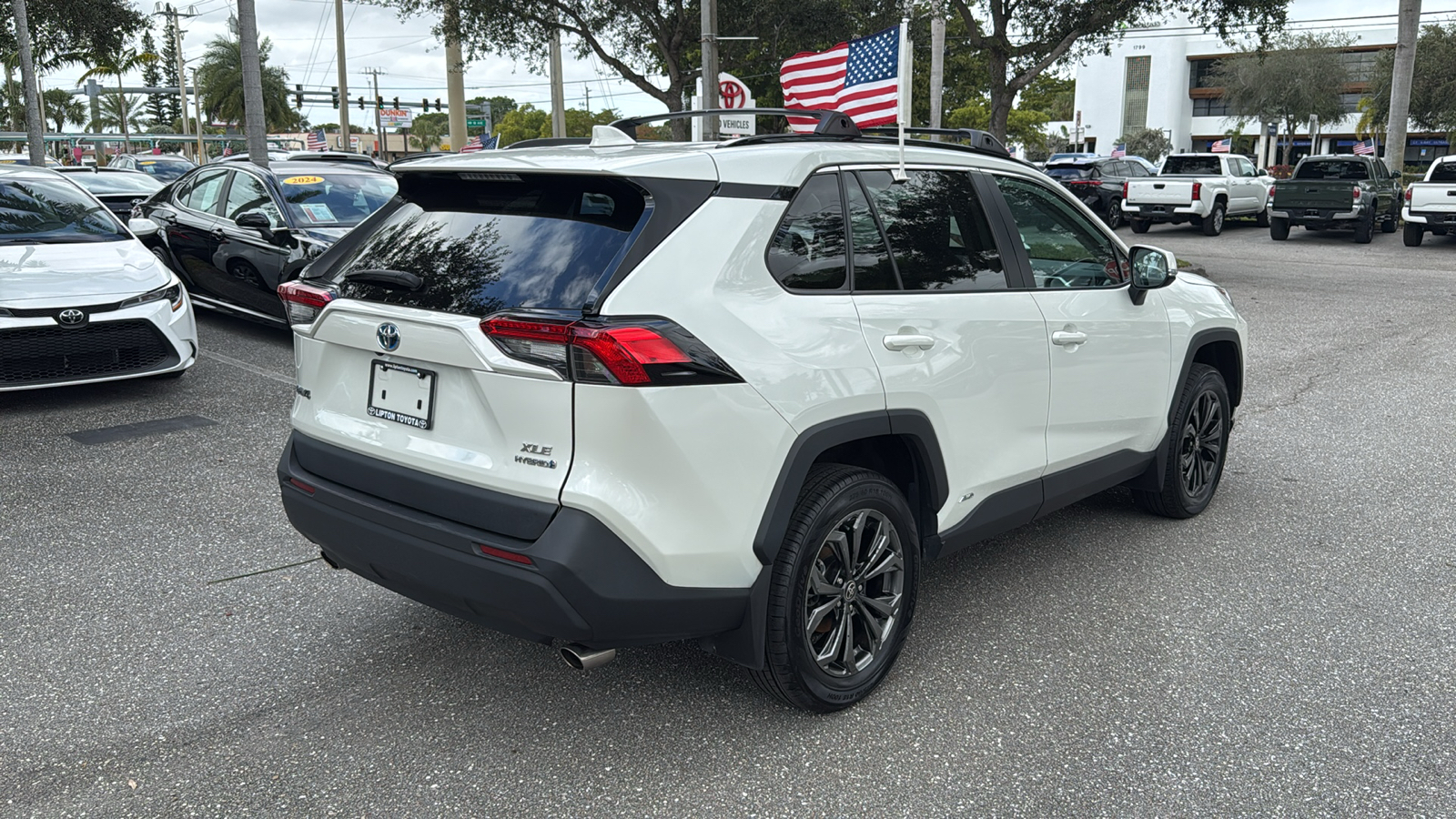 2022 Toyota RAV4 Hybrid XLE Premium 10