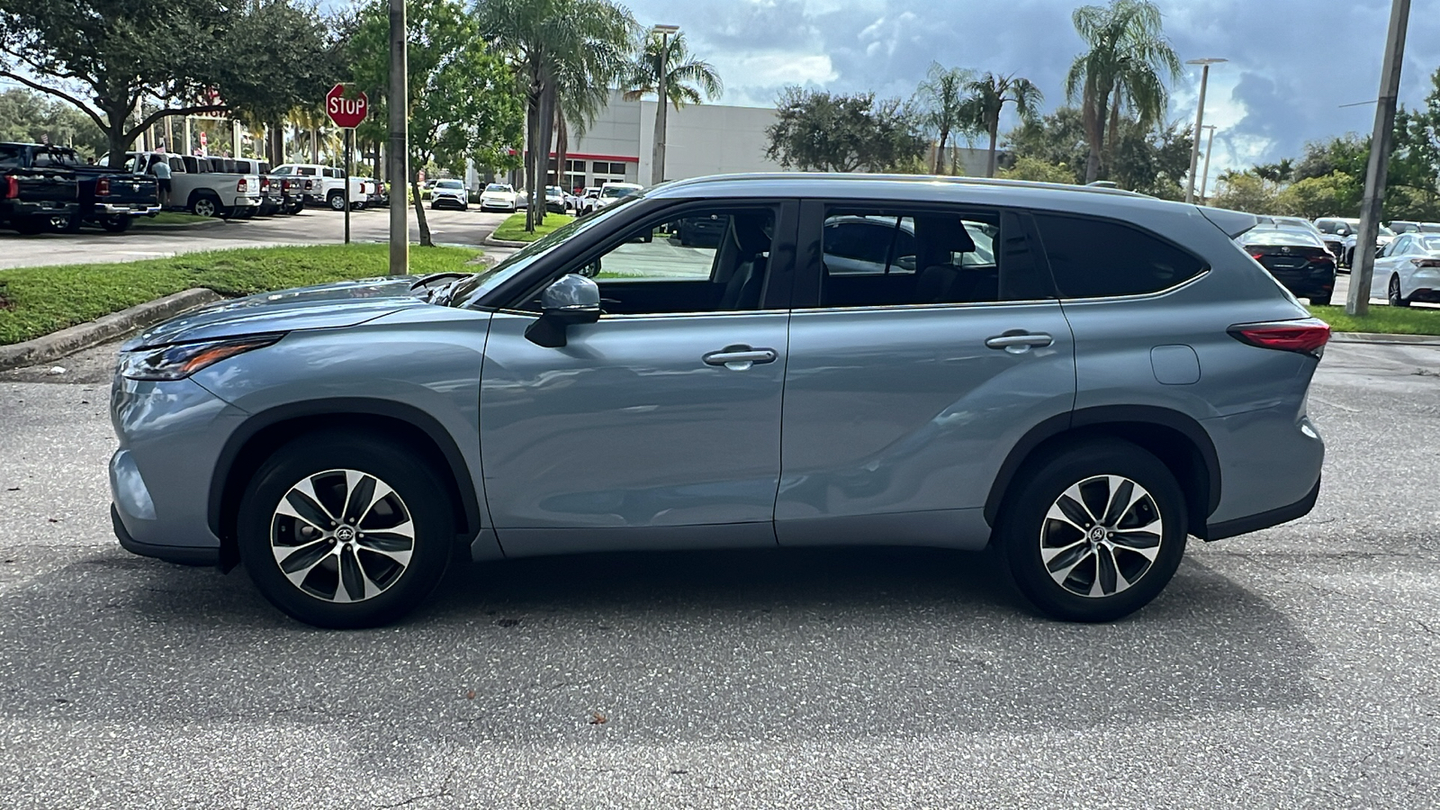 2022 Toyota Highlander XLE 4