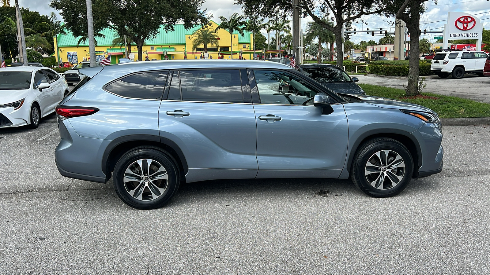 2022 Toyota Highlander XLE 11