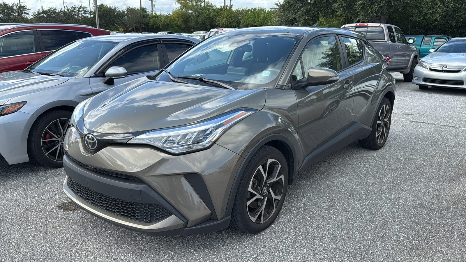 2021 Toyota C-HR XLE 3