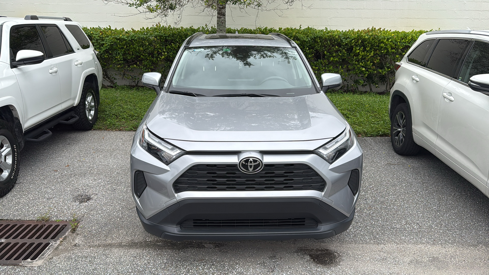 2023 Toyota RAV4 XLE 2