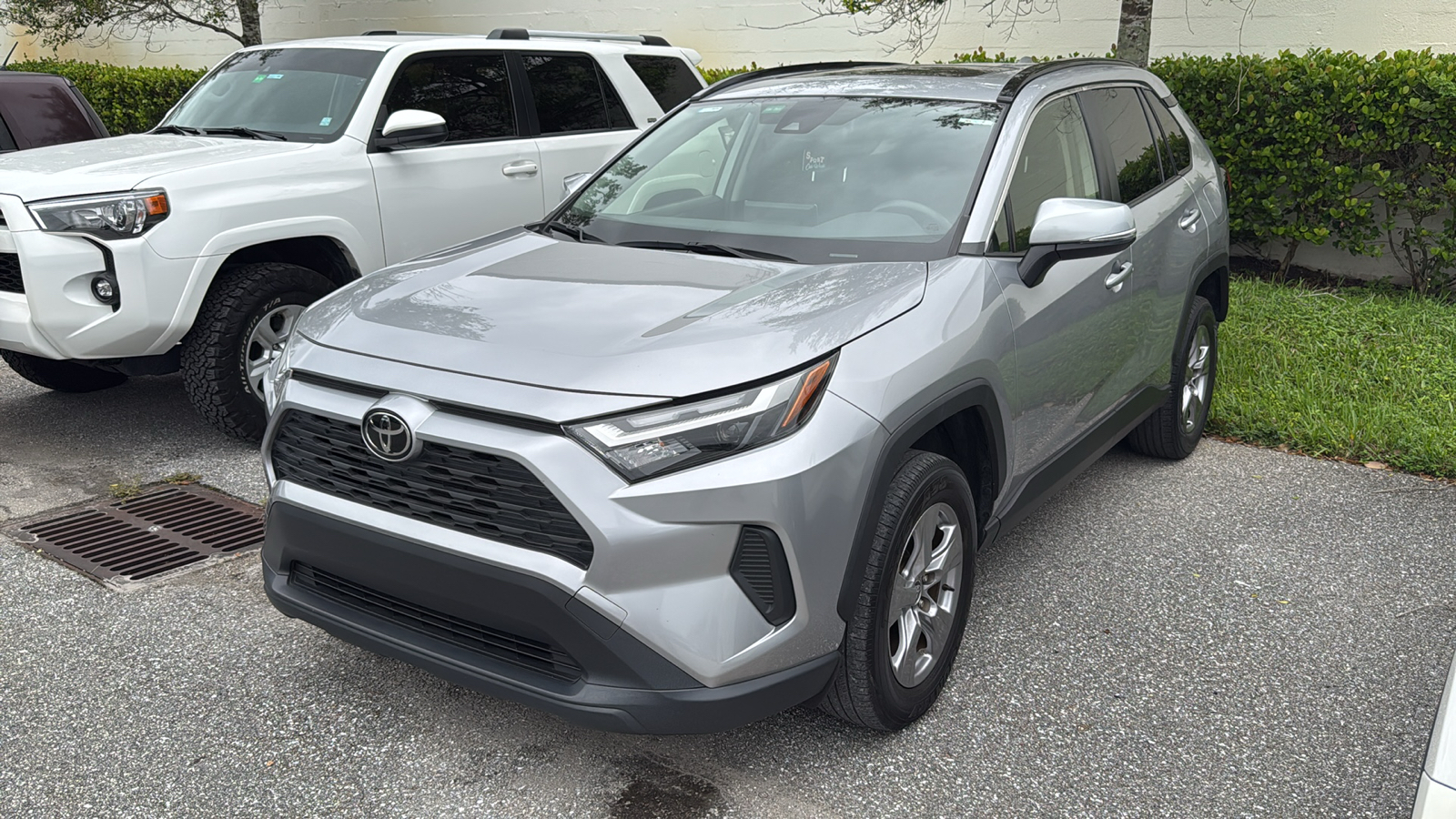 2023 Toyota RAV4 XLE 3