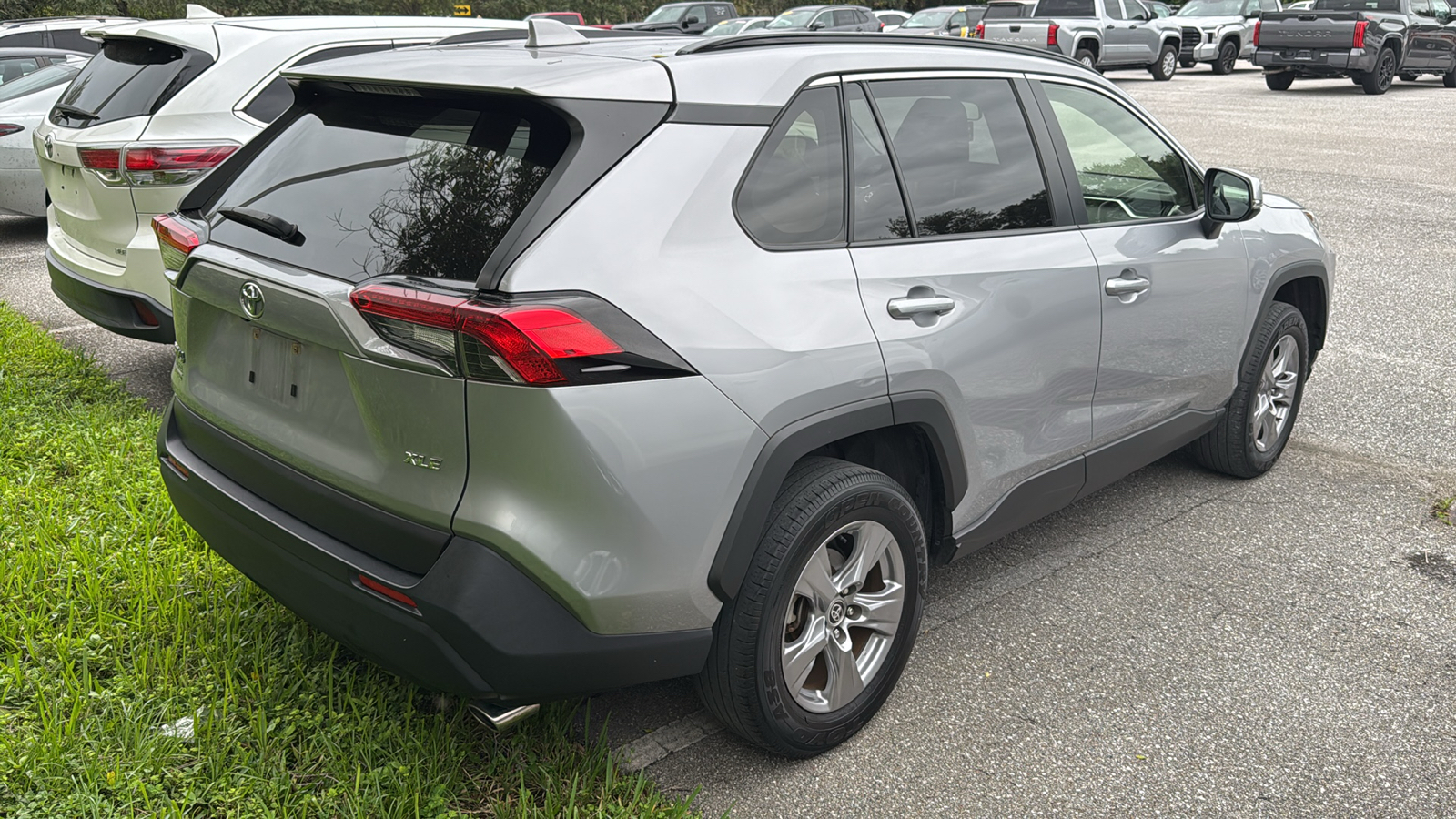 2023 Toyota RAV4 XLE 8