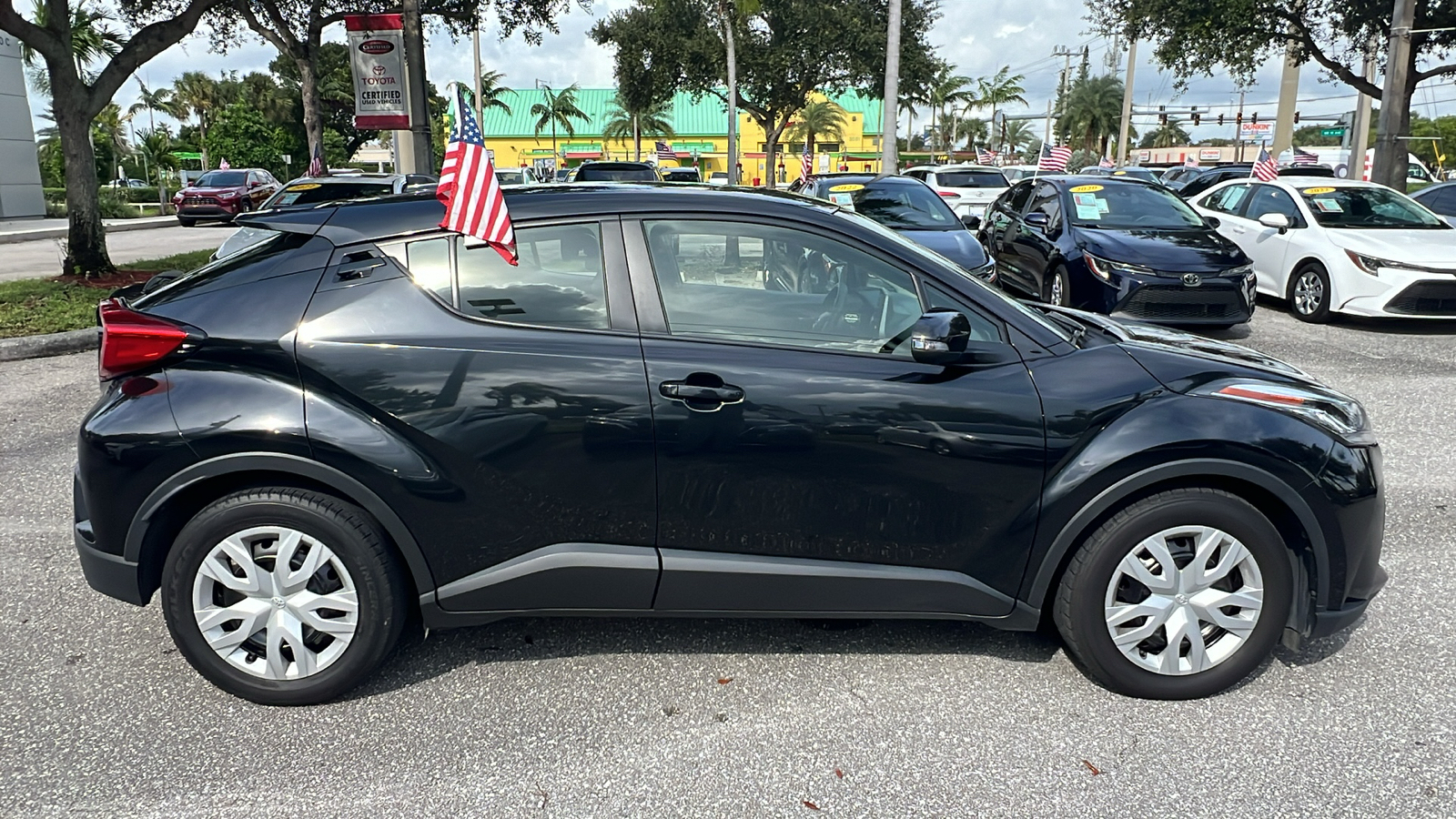 2021 Toyota C-HR LE 10