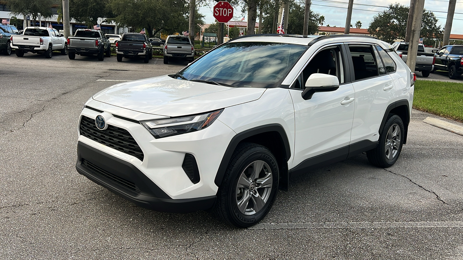 2024 Toyota RAV4 Hybrid XLE 3