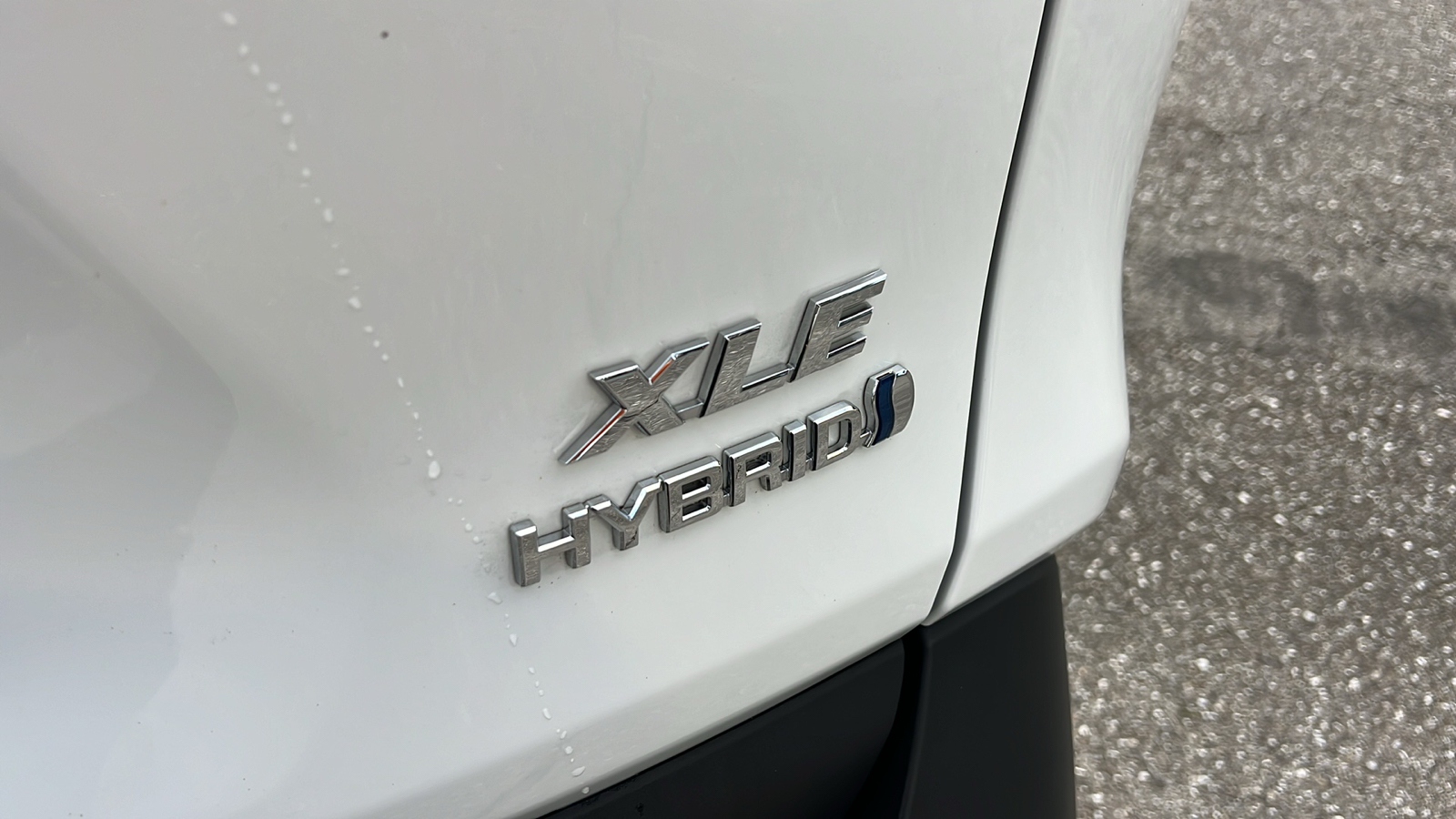 2024 Toyota RAV4 Hybrid XLE 8