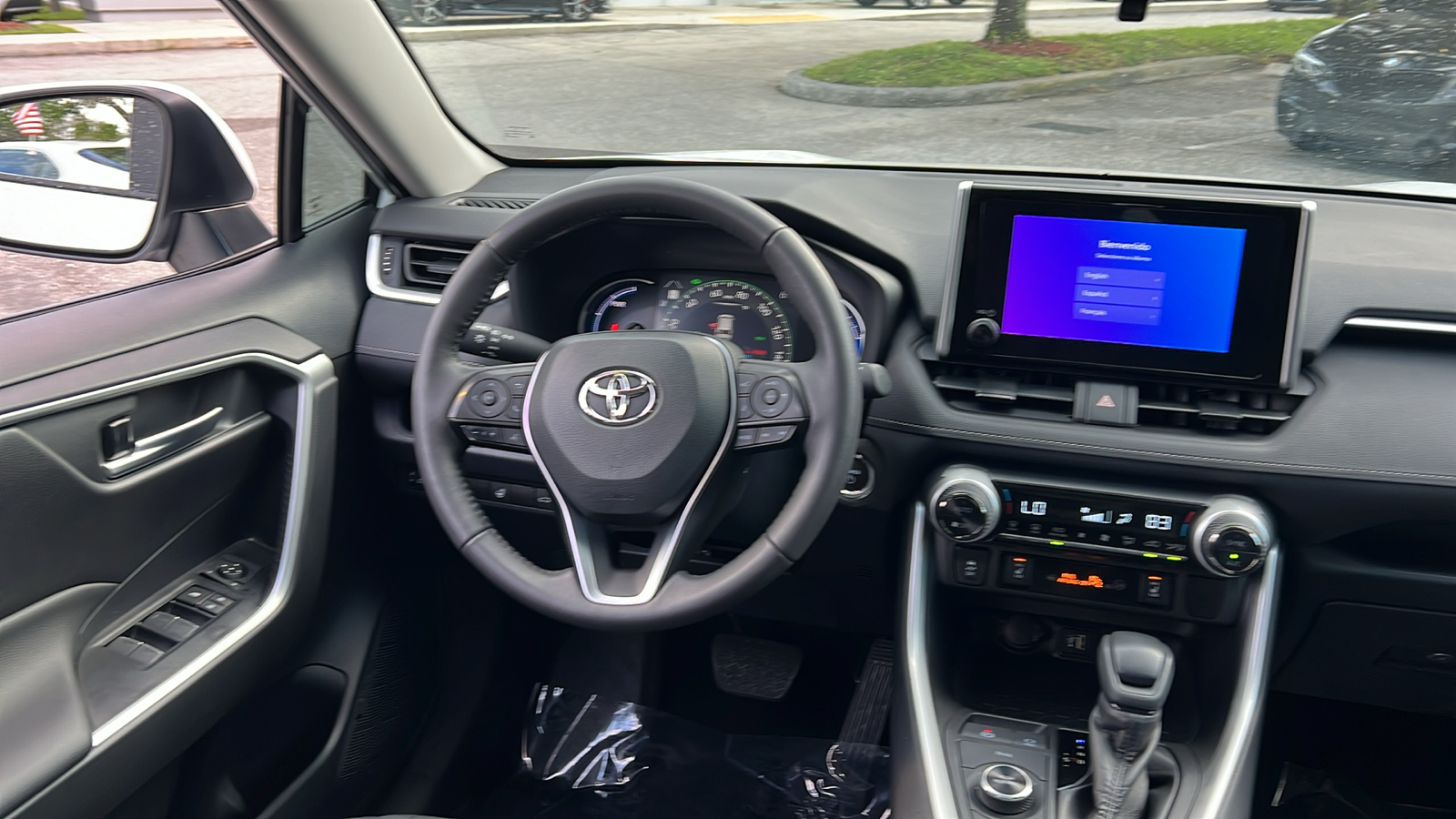 2024 Toyota RAV4 Hybrid XLE 16