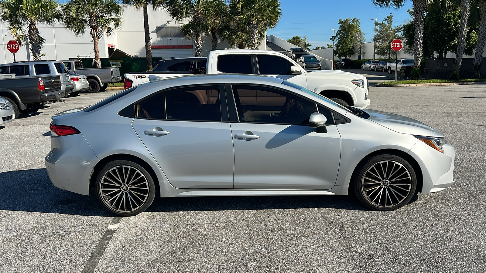 2020 Toyota Corolla LE 9