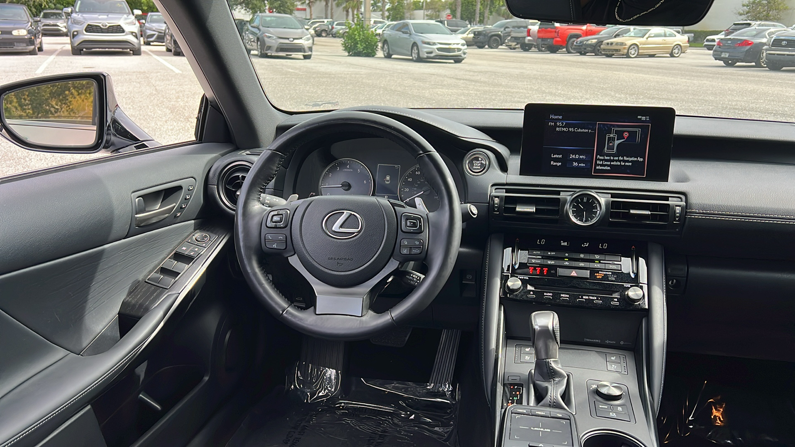 2023 Lexus IS 300 12