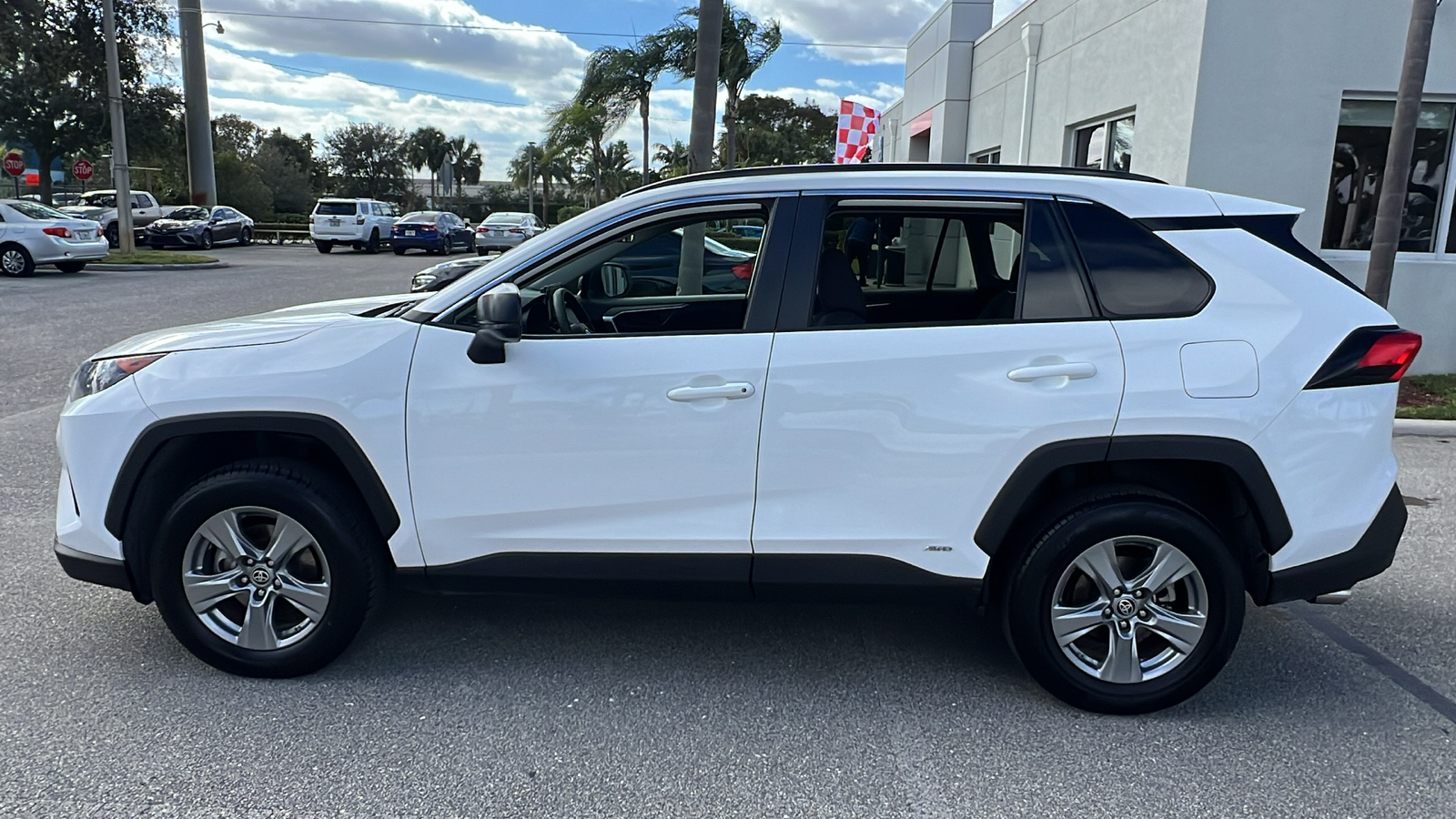 2022 Toyota RAV4 Hybrid LE 4