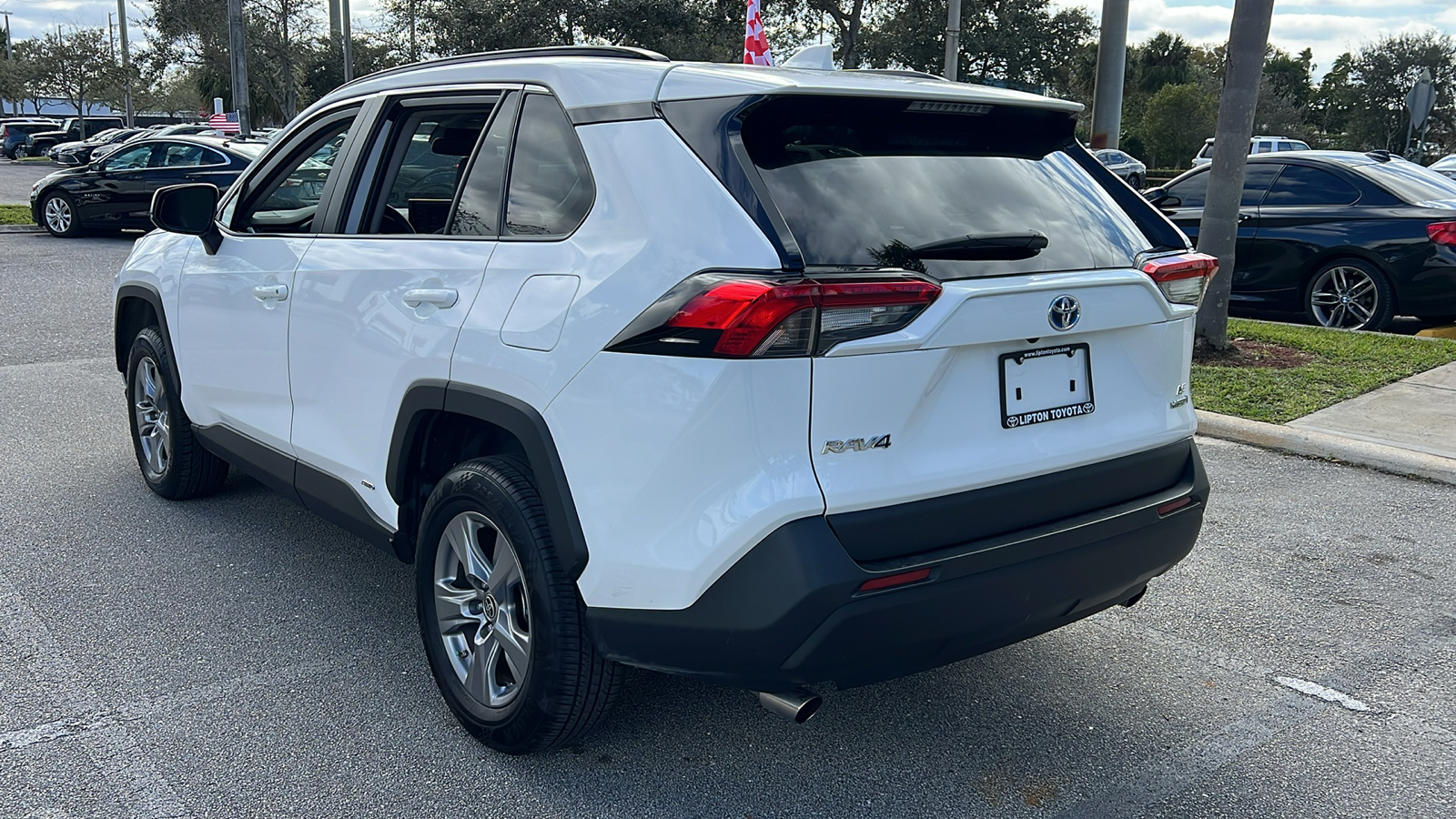 2022 Toyota RAV4 Hybrid LE 5