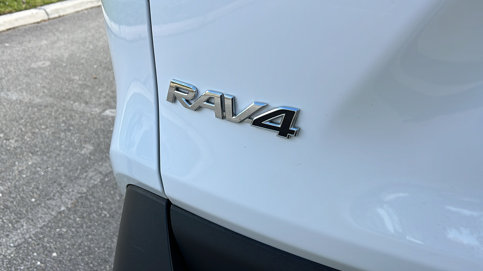 2022 Toyota RAV4 Hybrid LE 7
