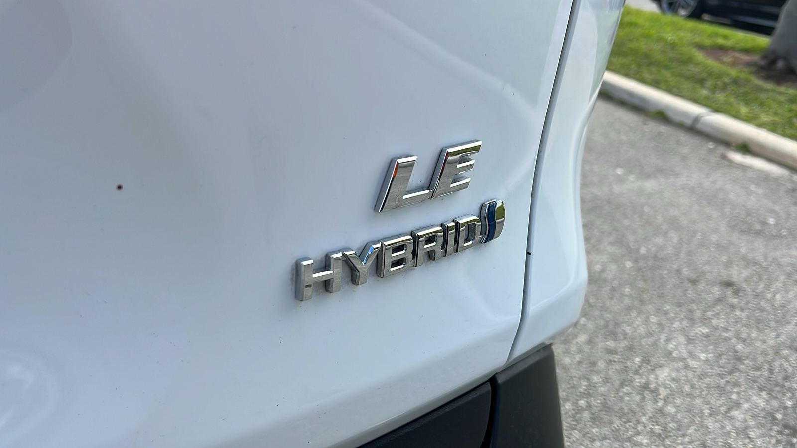 2022 Toyota RAV4 Hybrid LE 8
