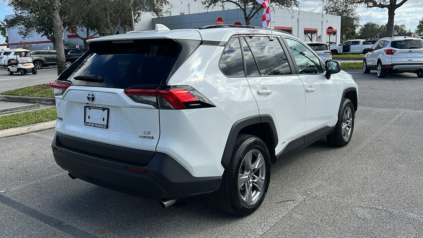 2022 Toyota RAV4 Hybrid LE 10