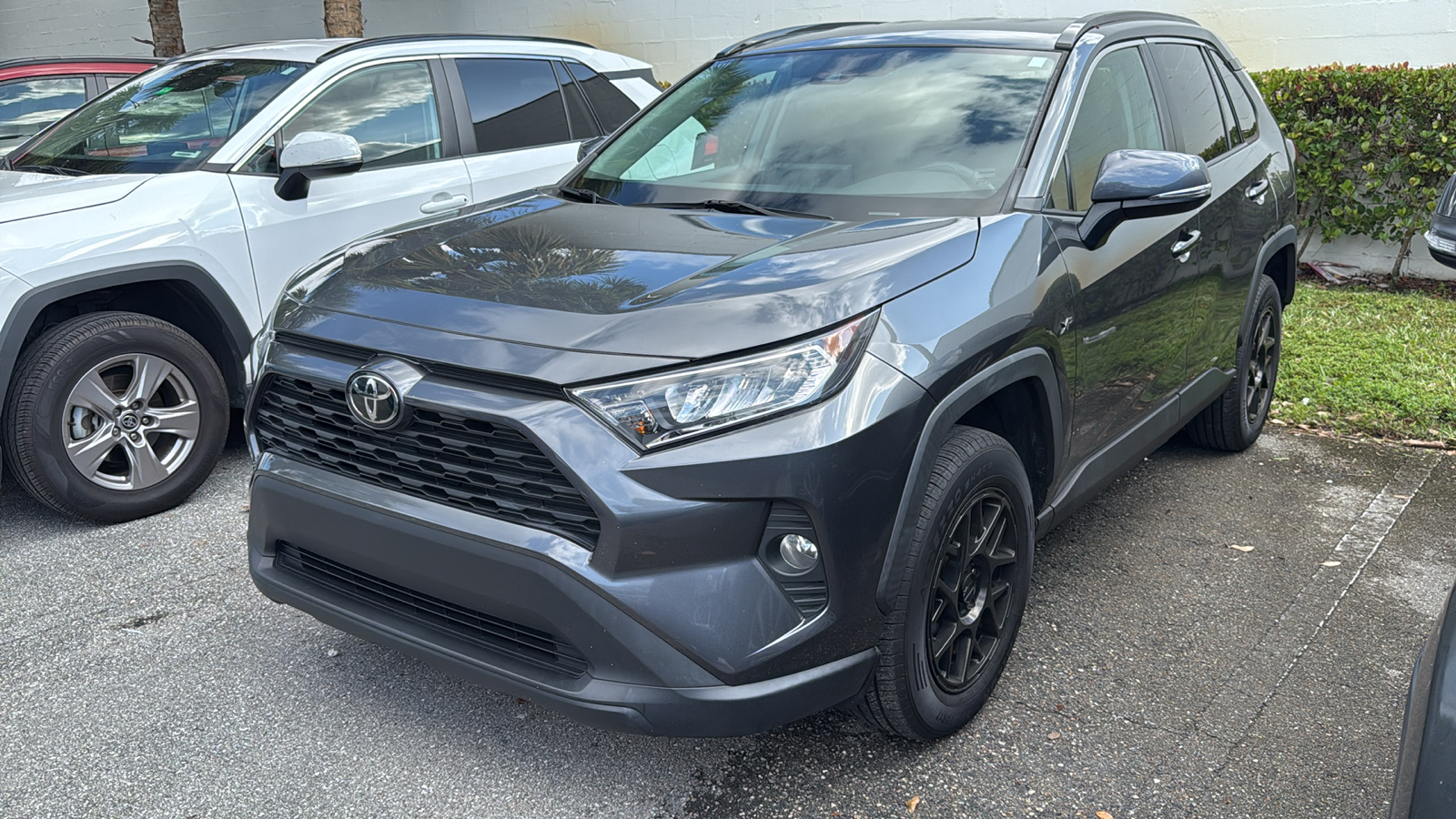 2021 Toyota RAV4 XLE 3