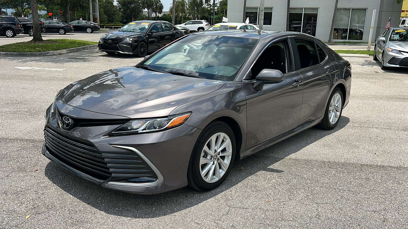 2023 Toyota Camry LE 3