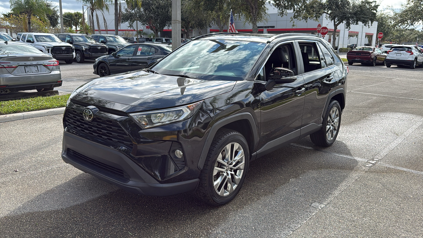 2021 Toyota RAV4 XLE Premium 3