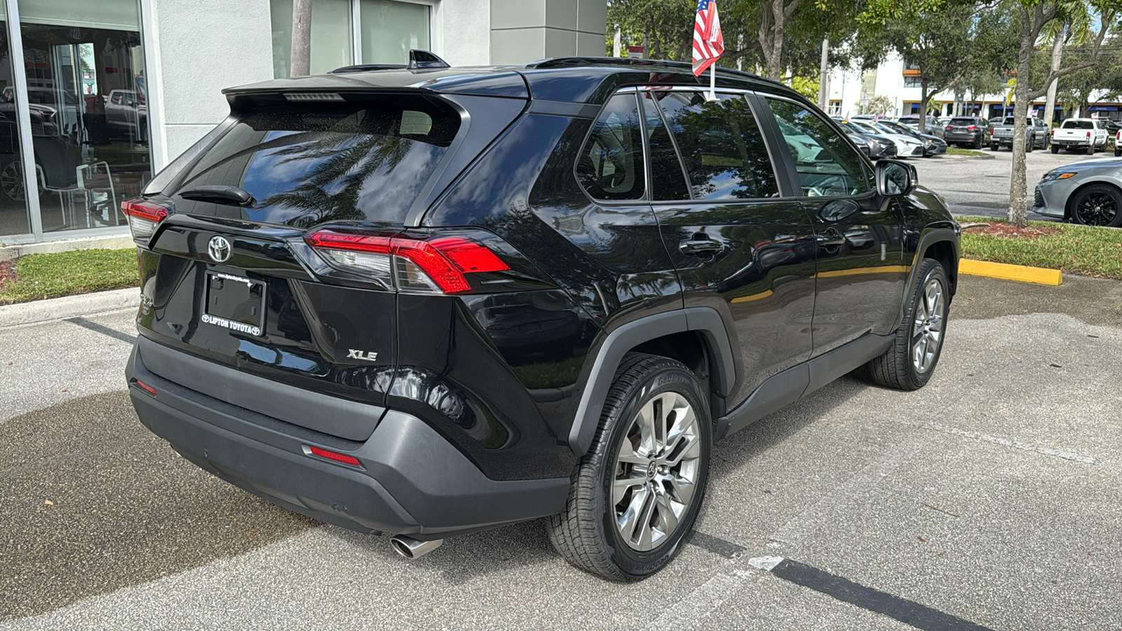 2021 Toyota RAV4 XLE Premium 10