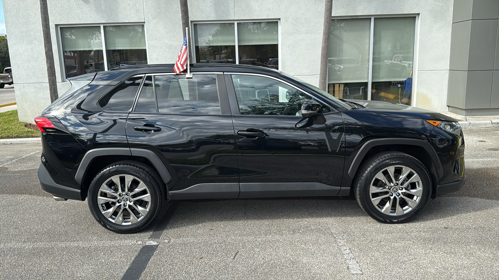 2021 Toyota RAV4 XLE Premium 11