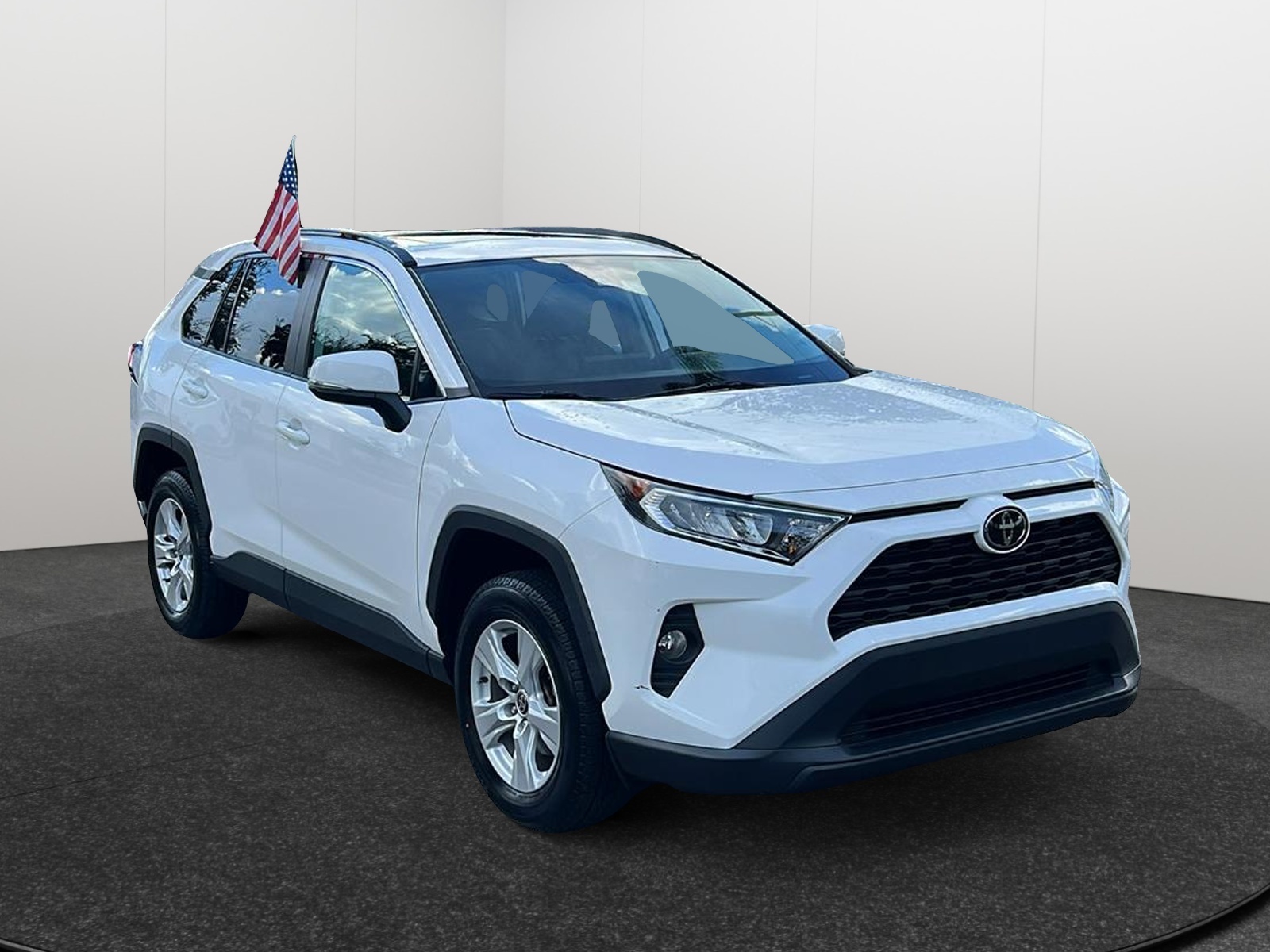 2021 Toyota RAV4 XLE 1