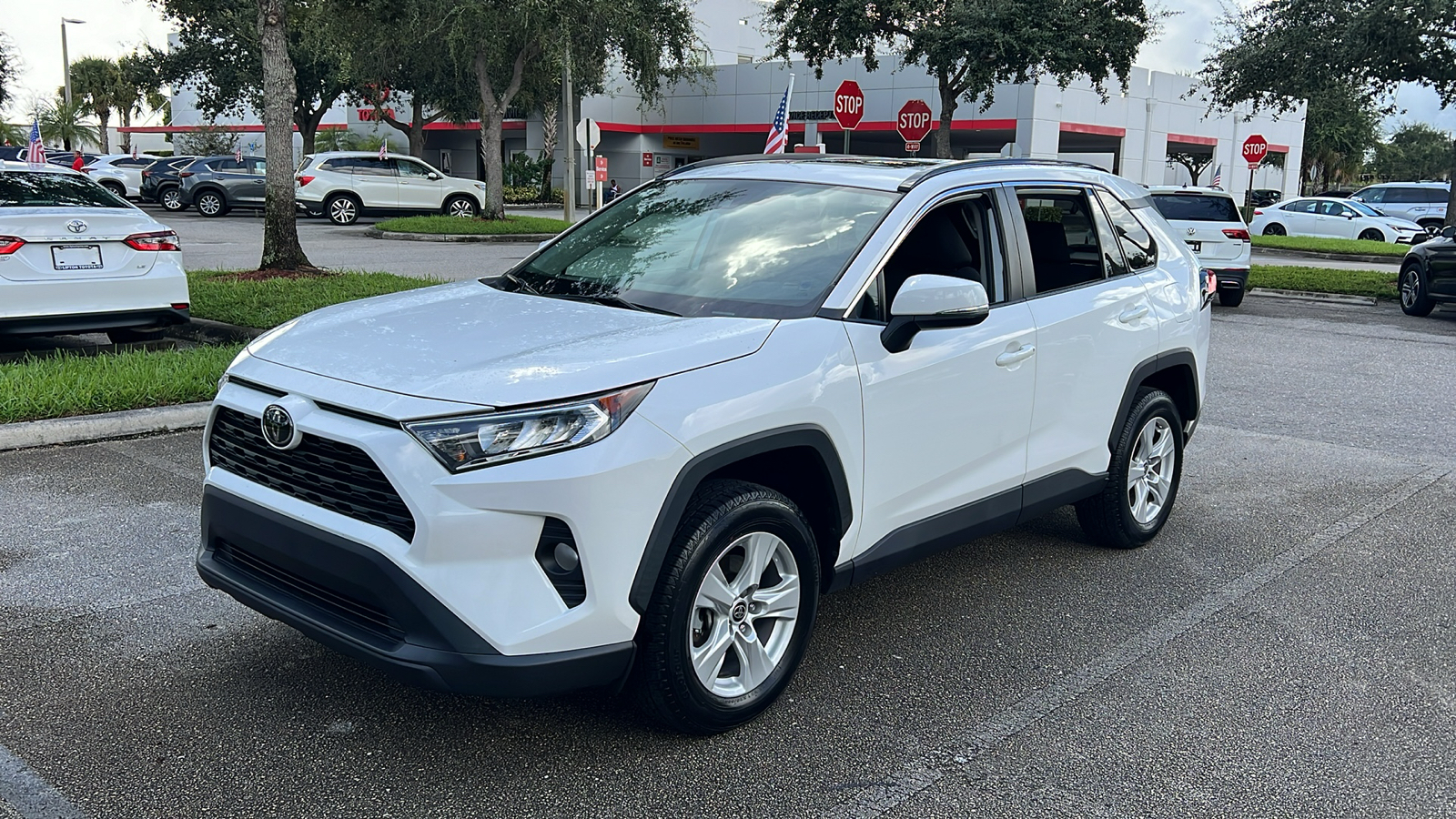 2021 Toyota RAV4 XLE 3