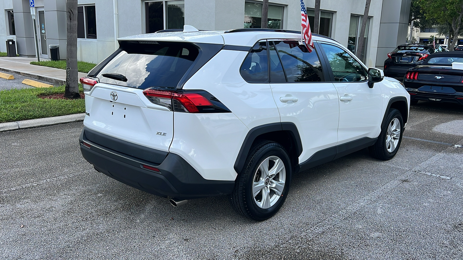 2021 Toyota RAV4 XLE 10