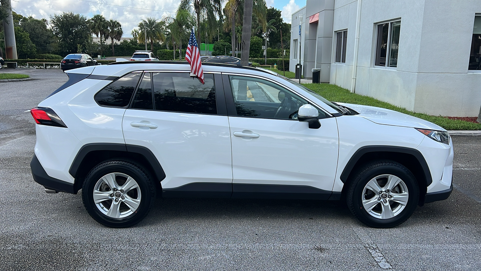 2021 Toyota RAV4 XLE 11