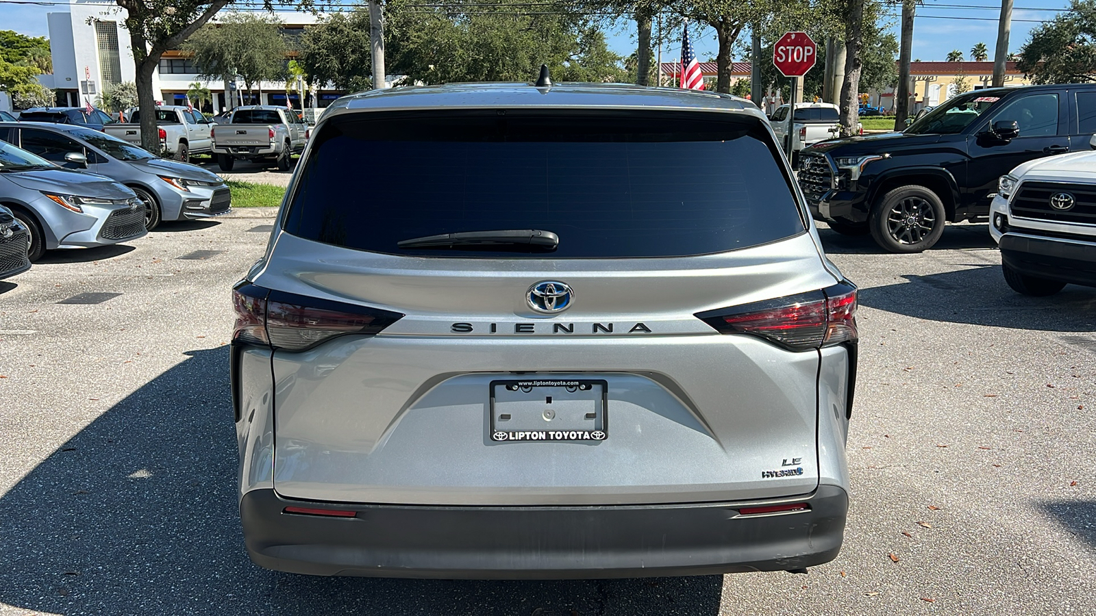 2023 Toyota Sienna LE 6