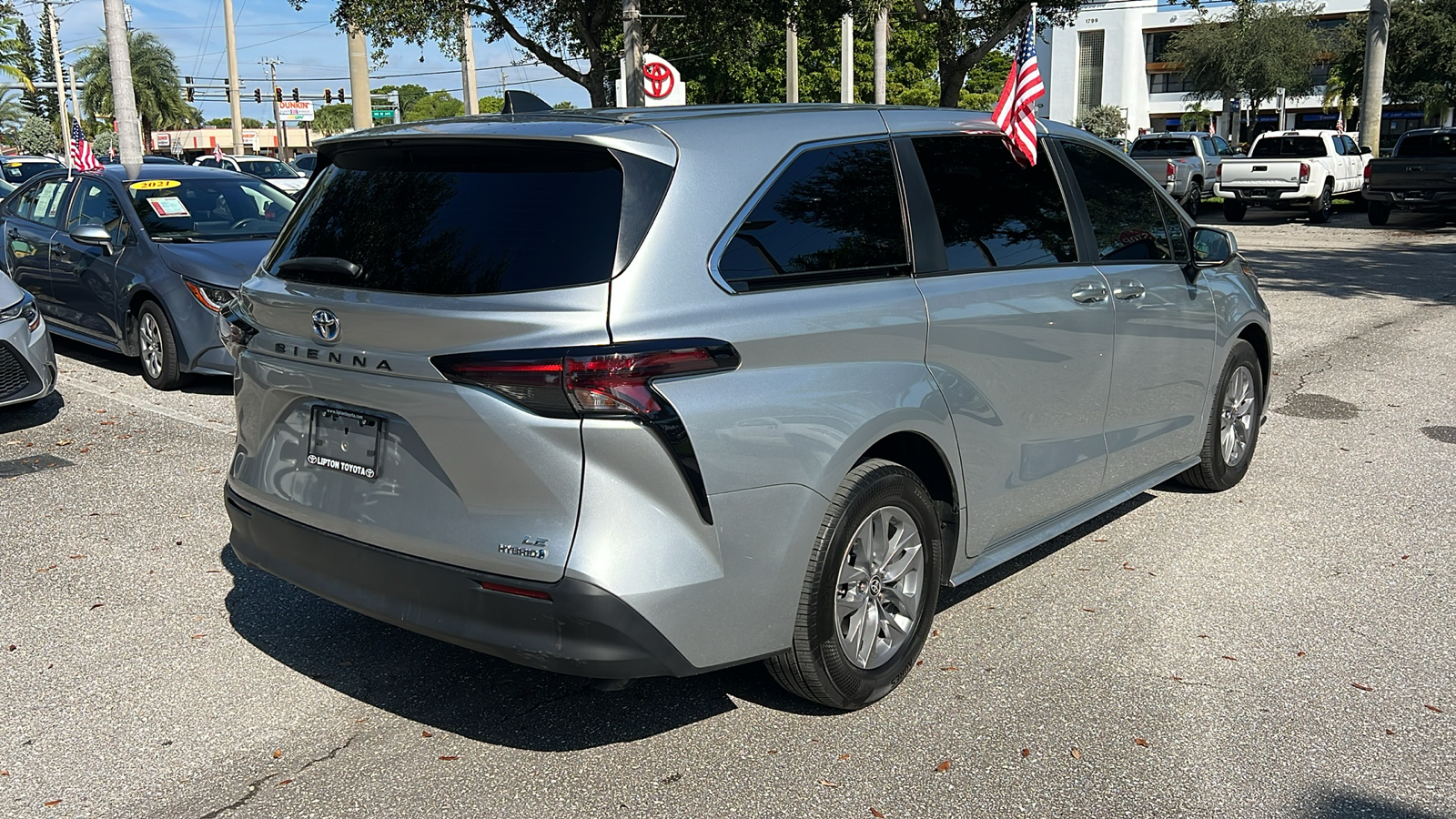 2023 Toyota Sienna LE 9