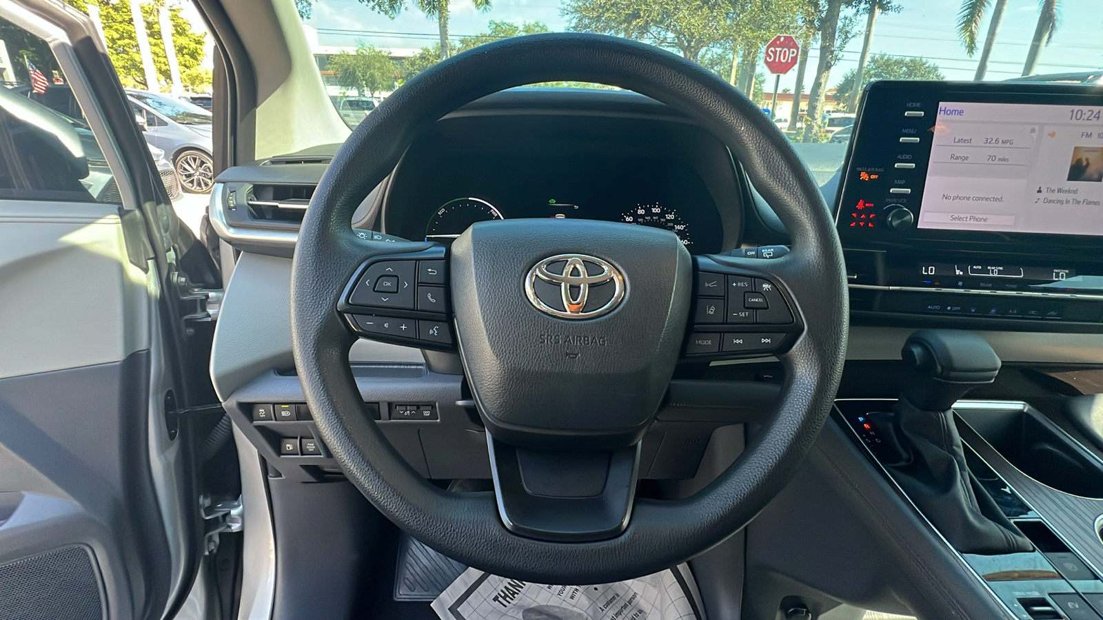 2023 Toyota Sienna LE 19