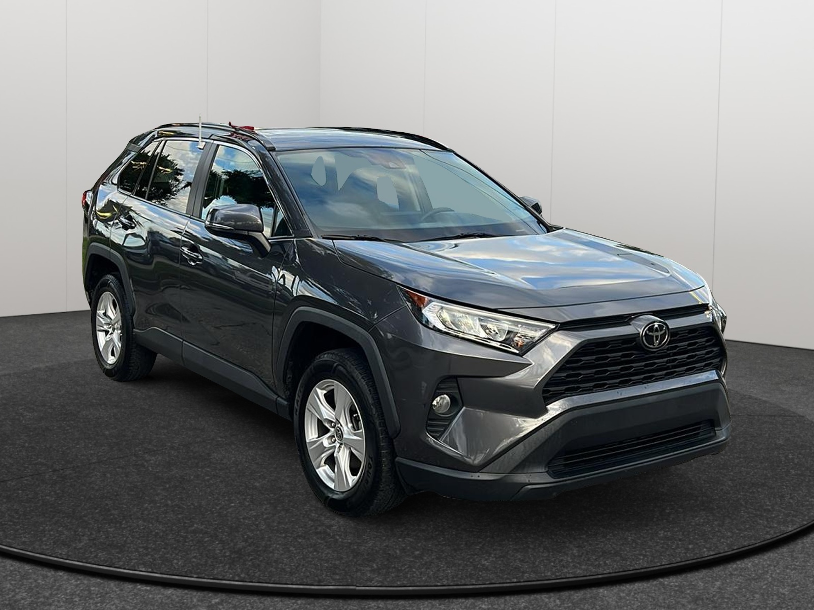 2021 Toyota RAV4 XLE 1