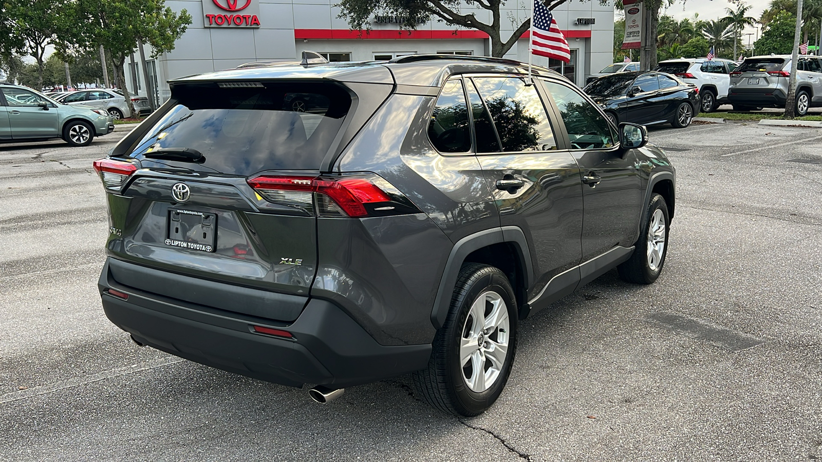 2021 Toyota RAV4 XLE 10