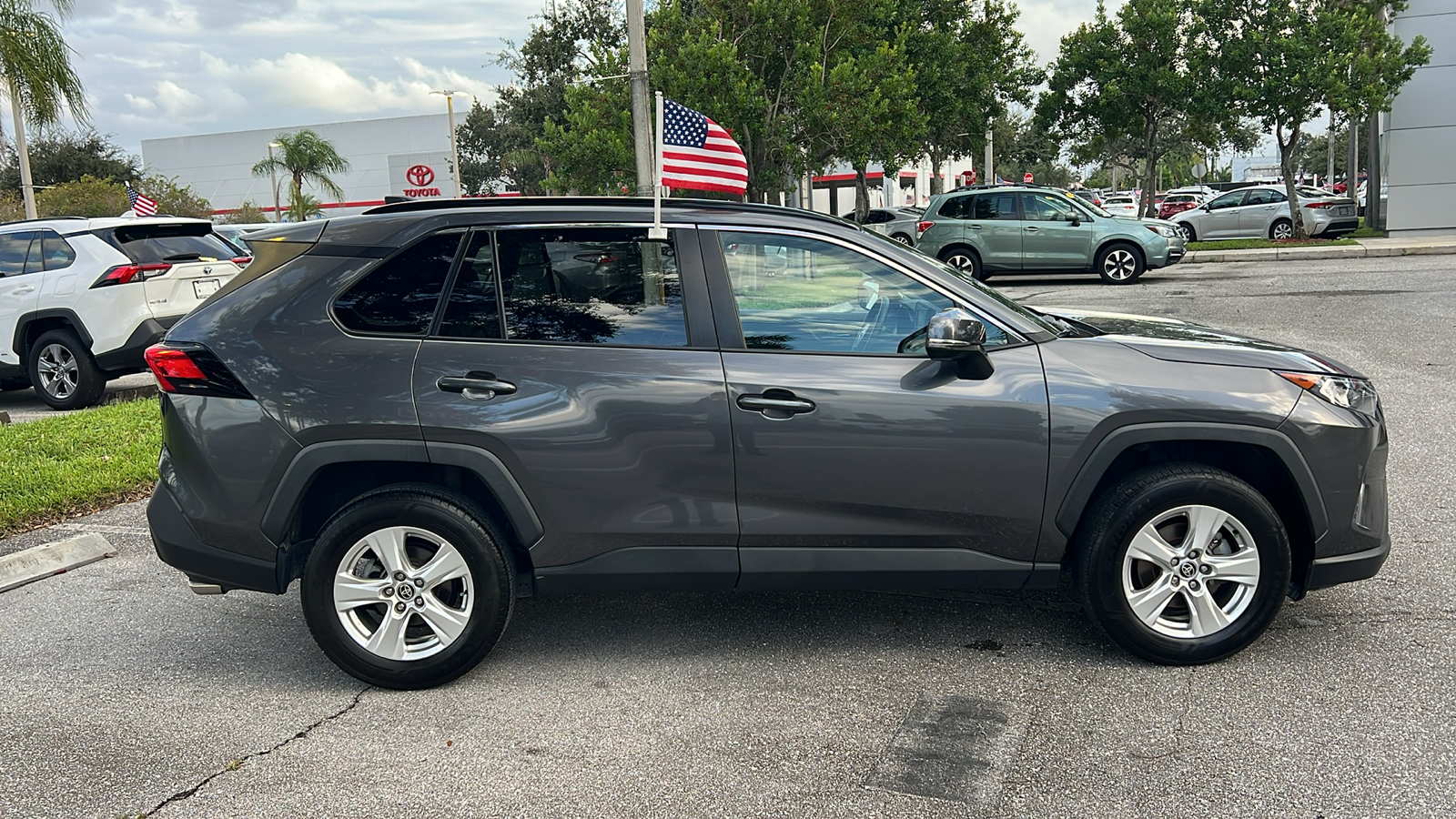 2021 Toyota RAV4 XLE 11