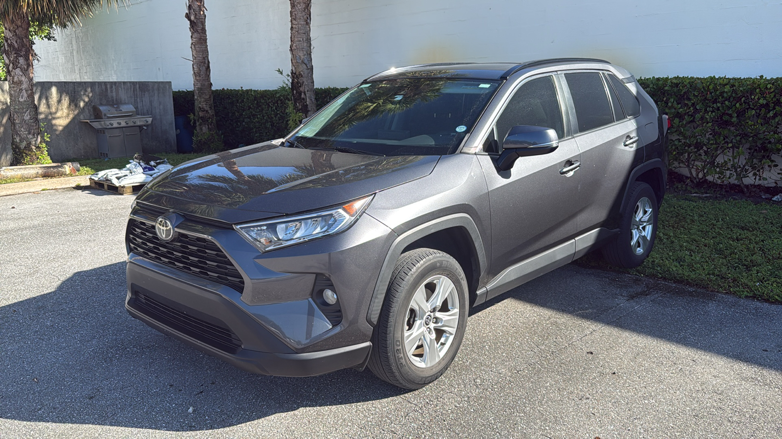 2021 Toyota RAV4 XLE 3