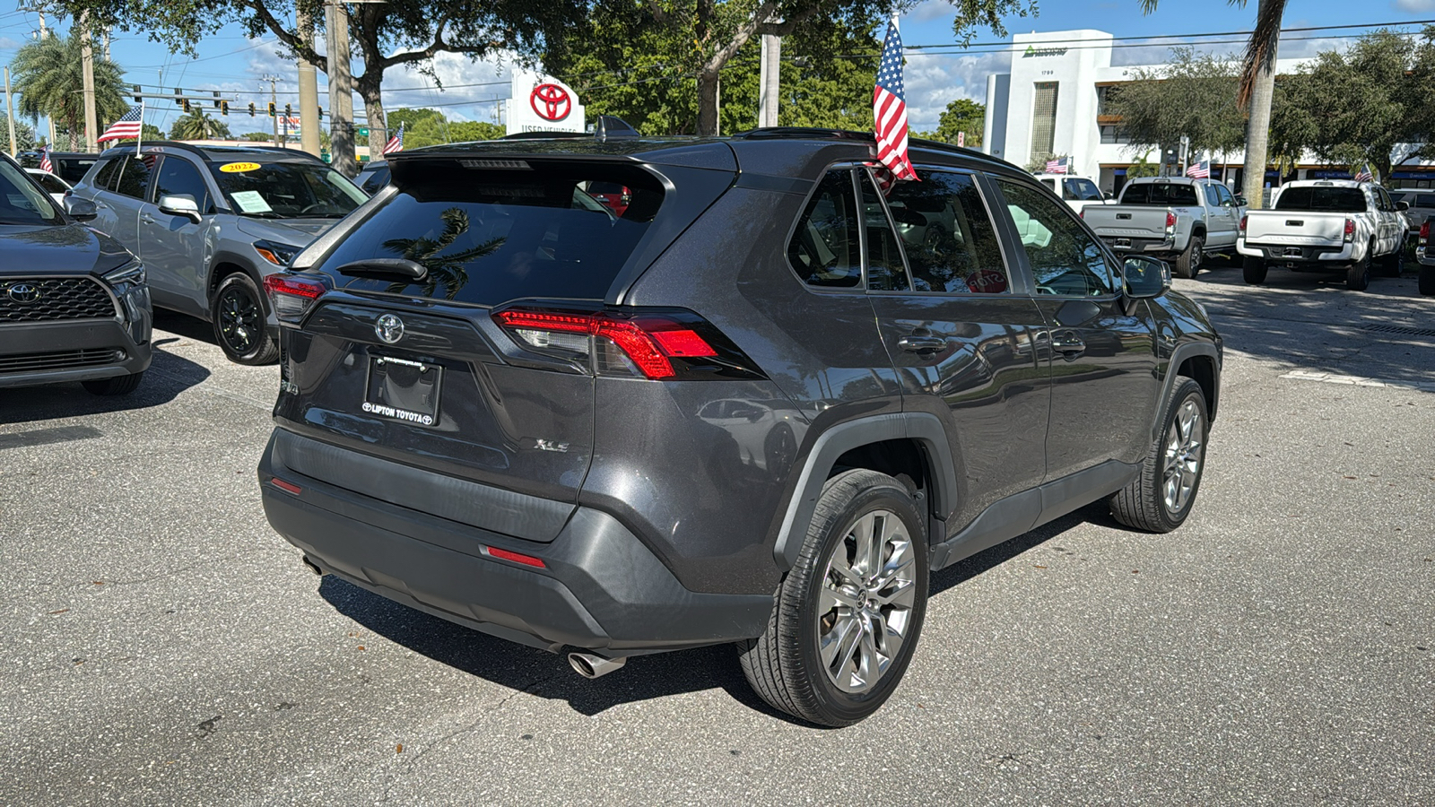 2021 Toyota RAV4 XLE Premium 10