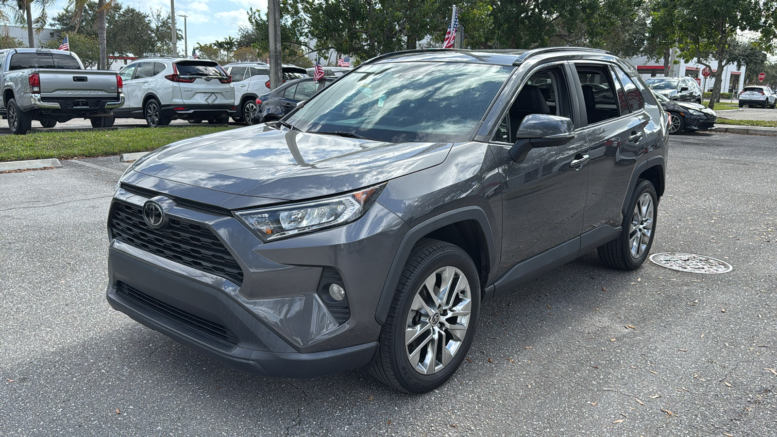 2021 Toyota RAV4 XLE Premium 3