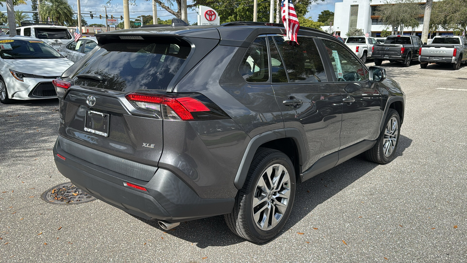 2021 Toyota RAV4 XLE Premium 10